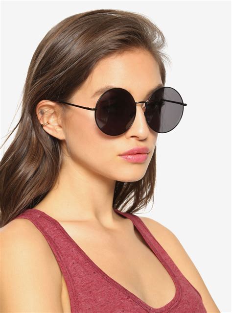 Round Sunglasses in Black for Women 